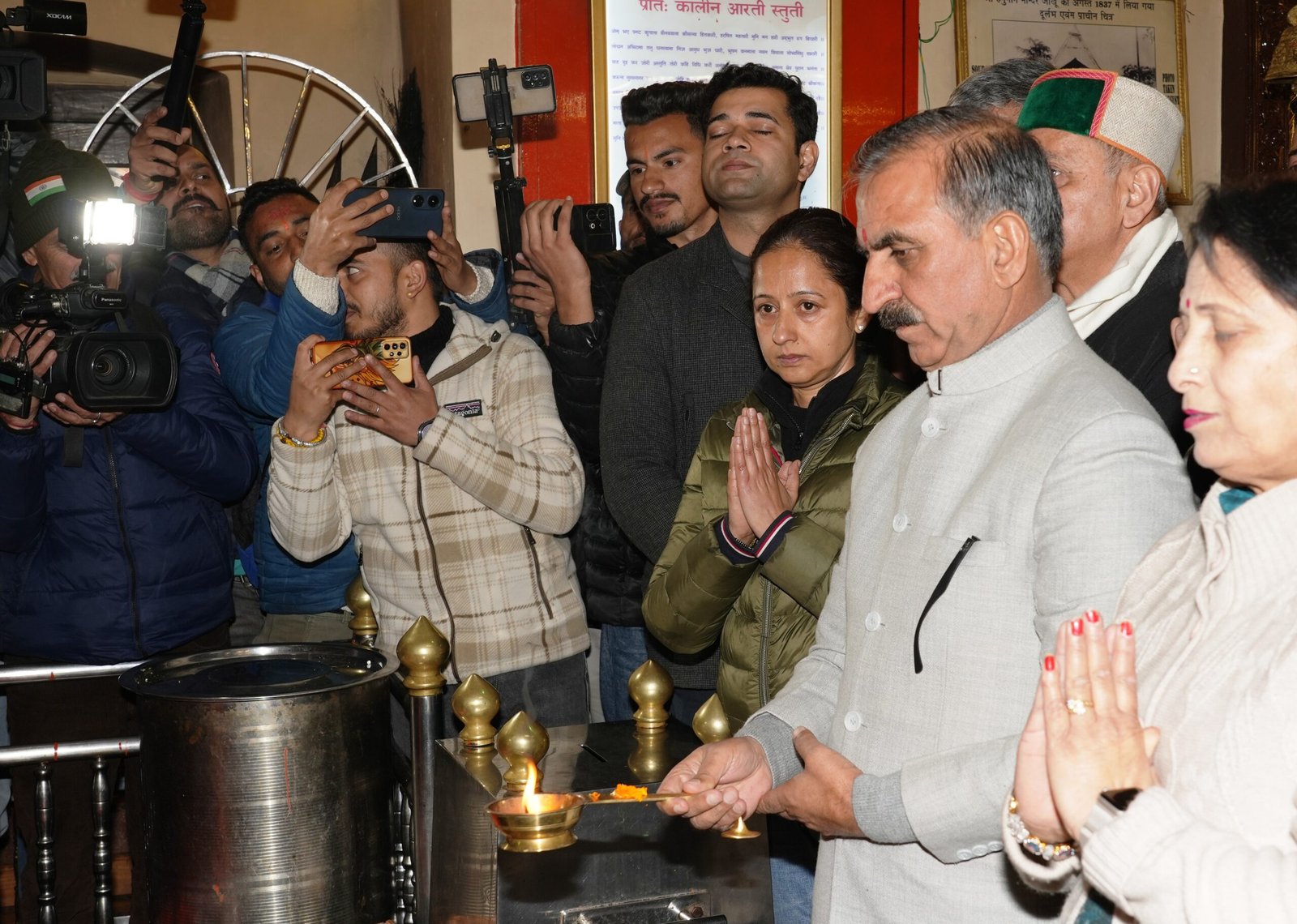 CM-at-Jakhu-temple-tatkal-smachar