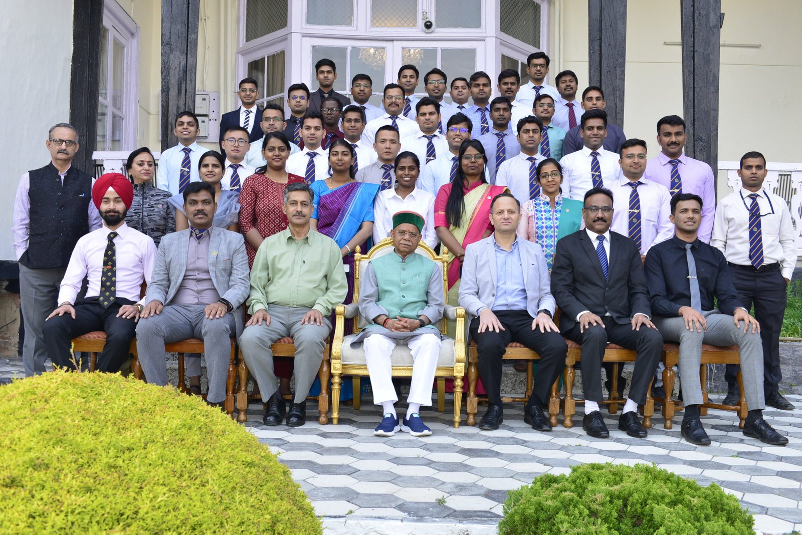 Governor-interacts-IFS-tatkal-samachar