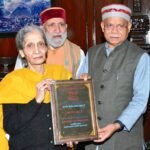 Governor presents first Sapt Sindhu Lifetime Award to Nirmal Thakur