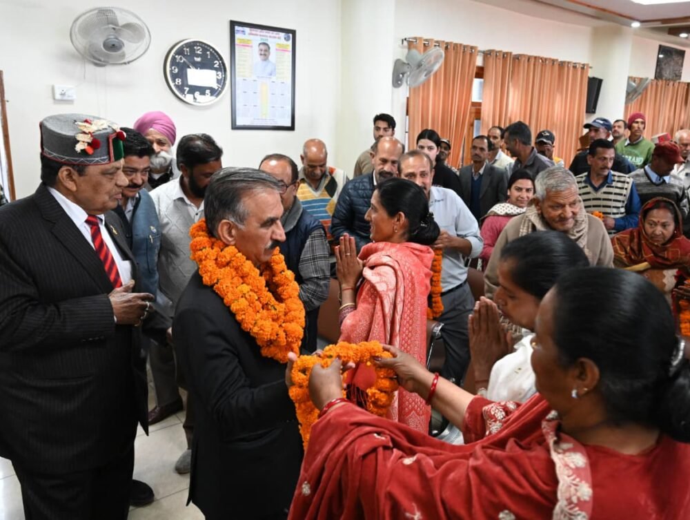 “Kandaghat-Delegation-Meets-CM”