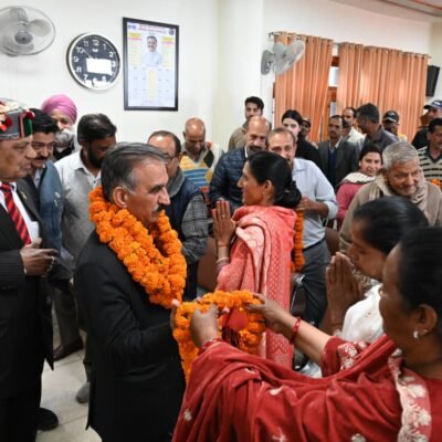 “Kandaghat-Delegation-Meets-CM”